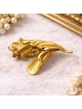 Vintage Gold-Tone Floral Brooch With Faux Pearl Accents Elegant Textured Design
